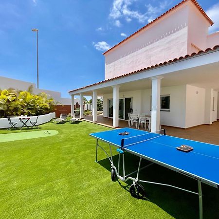 Villa Amorio A Spacious Modern Getaway With A Private Heated Pool & Sea Views Costa Adeje  Buitenkant foto