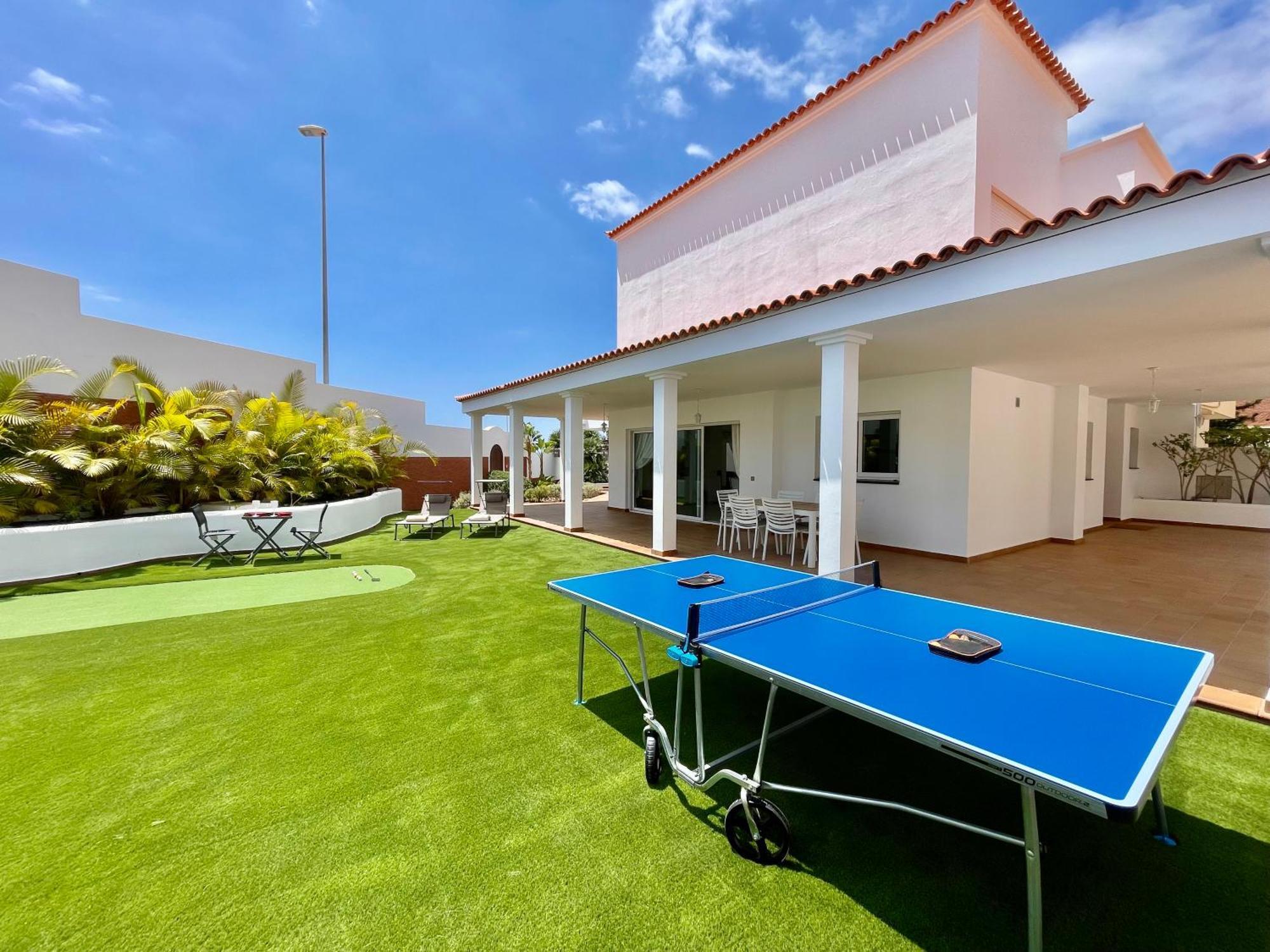 Villa Amorio A Spacious Modern Getaway With A Private Heated Pool & Sea Views Costa Adeje  Buitenkant foto