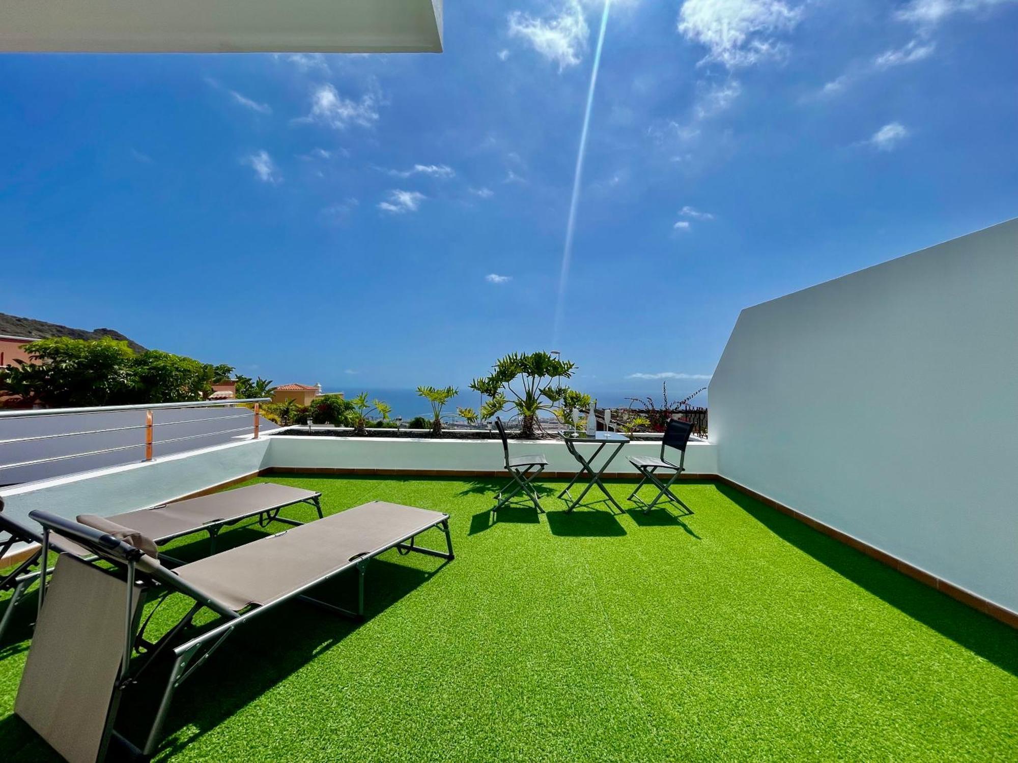 Villa Amorio A Spacious Modern Getaway With A Private Heated Pool & Sea Views Costa Adeje  Buitenkant foto